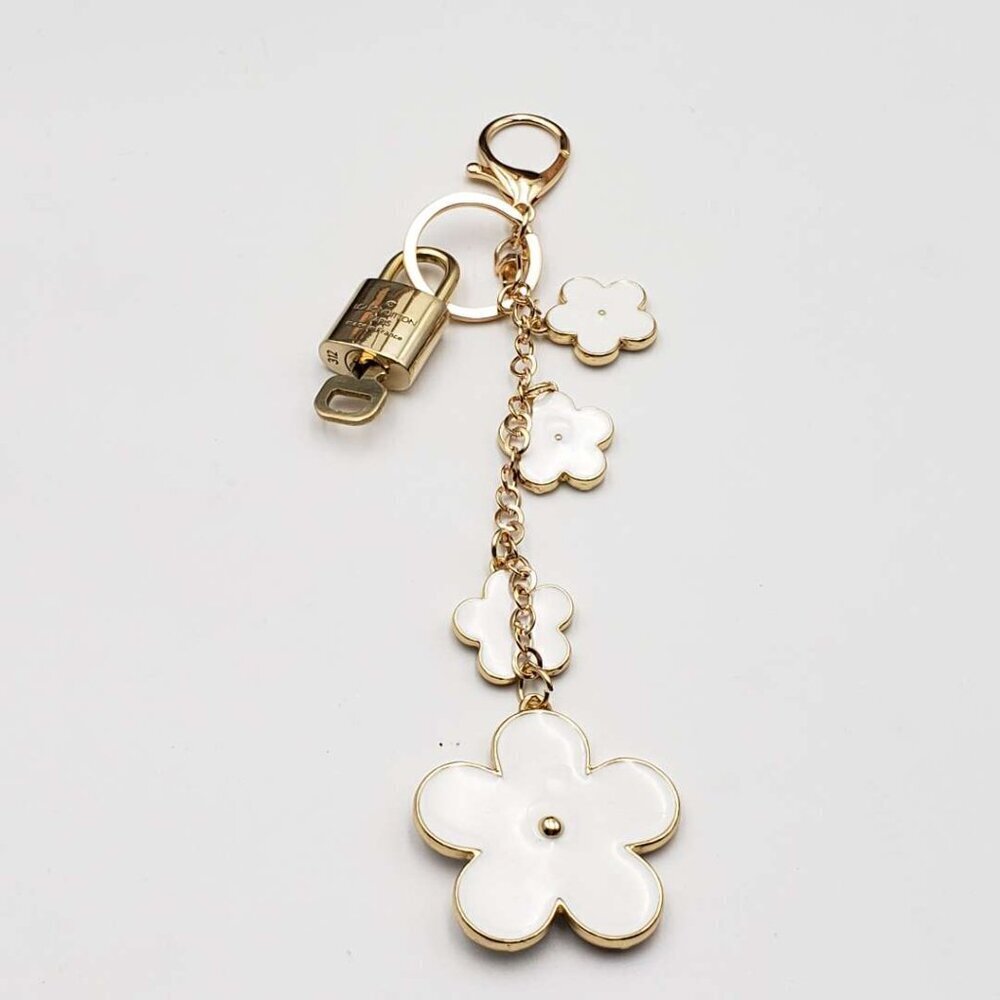 LV Gold Padlock & Key 🔒 Authentic Louis Vuitton Bag Unbranded Flower Charm - Picture 2 of 6